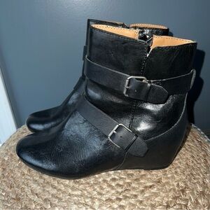 Comfortiva Ramika Leather Wedge Bootie